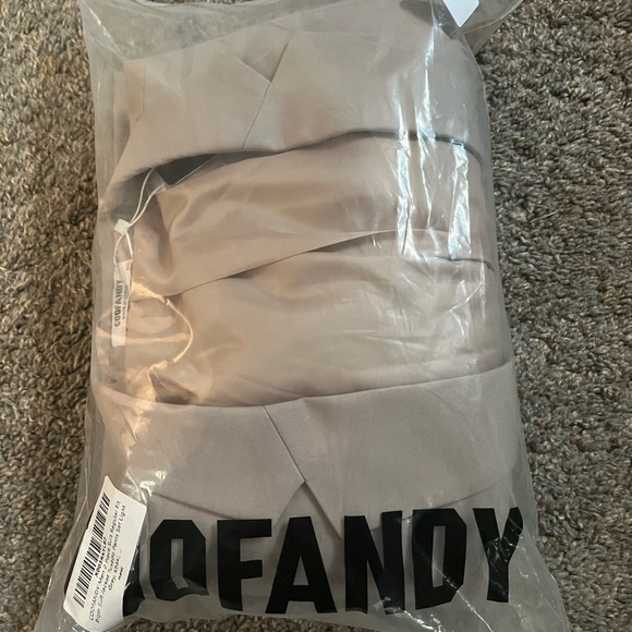 tan suit xxl never worn - Picture 2 of 4